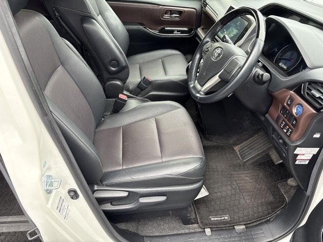 2018 Toyota Esquire GI auction photo 8