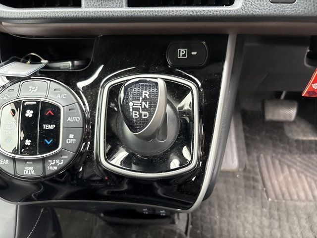 2018 Toyota Esquire GI auction photo 5