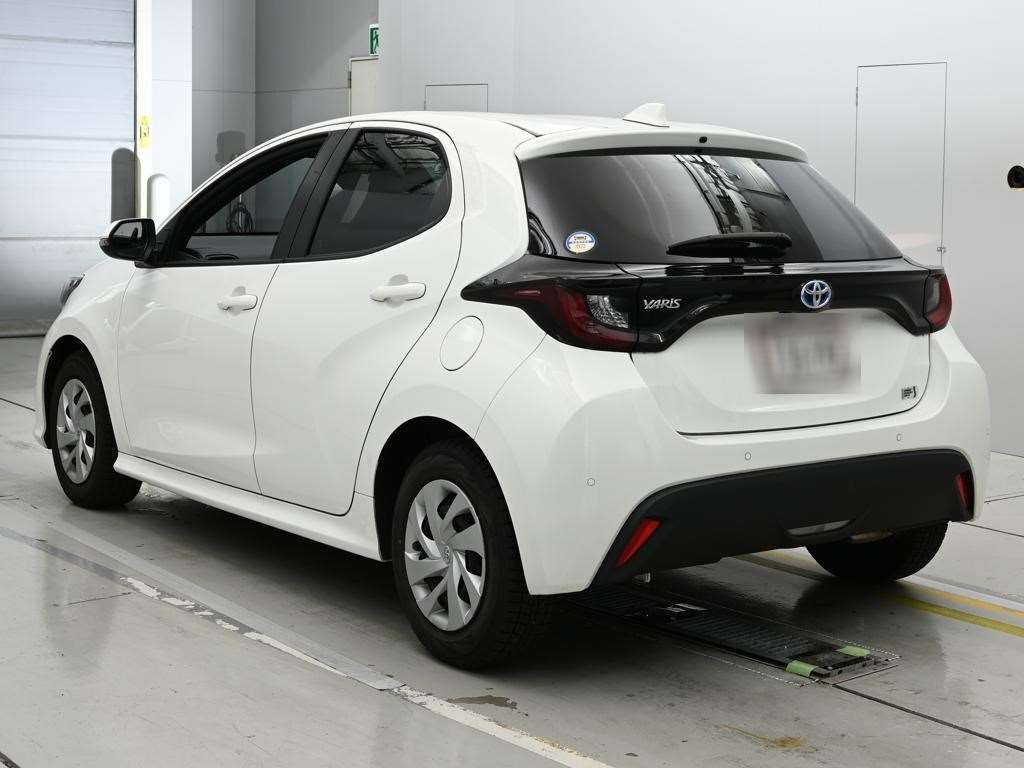 2023 Toyota Yaris ハイブリッドX auction photo 6