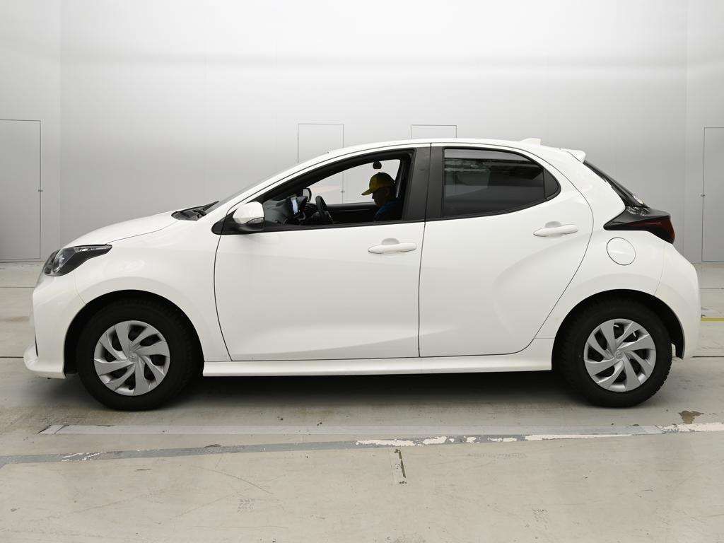 2023 Toyota Yaris ハイブリッドX auction photo 4