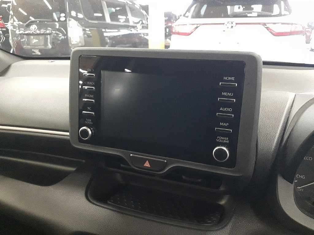 2023 Toyota Yaris ハイブリッドX auction photo 12