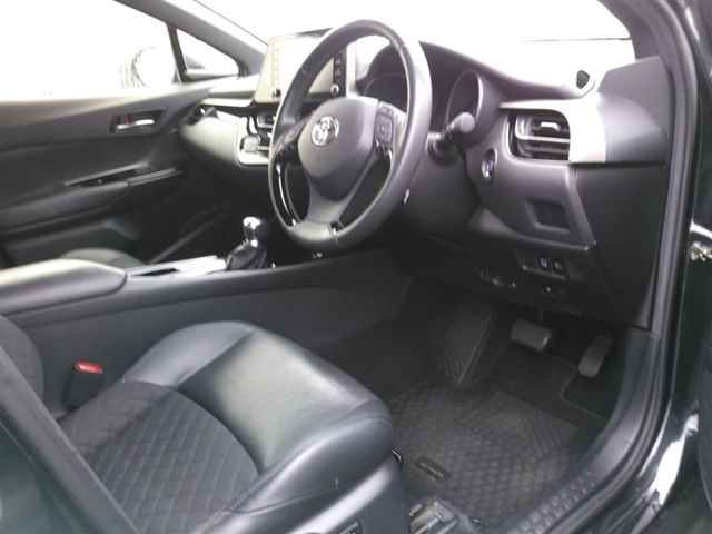 2020 Toyota C-HR G-T Mode Nero Safety Plus auction photo 3