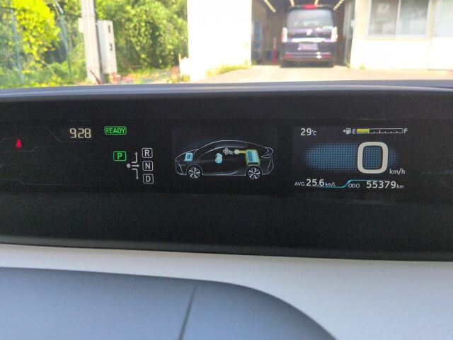 2017 Toyota Prius PHEV Aプレミアム auction photo 6