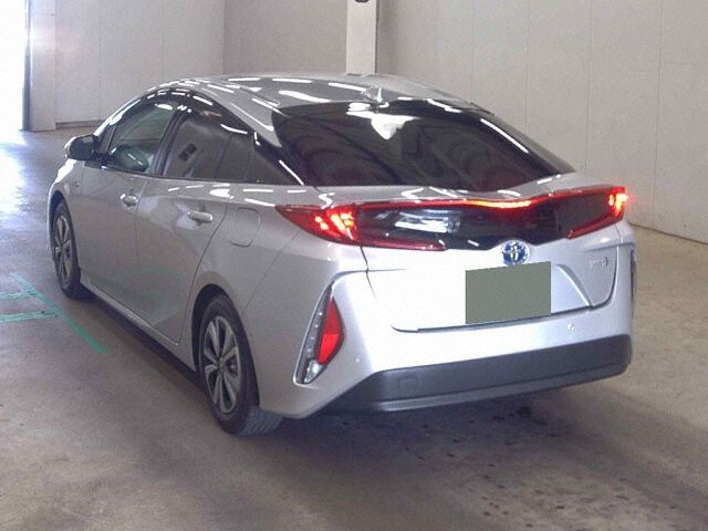 2017 Toyota Prius PHEV Aプレミアム auction photo 2