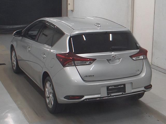 2015 Toyota Auris 180S auction photo 2