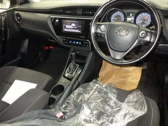 2015 Toyota Auris 180S auction photo 3
