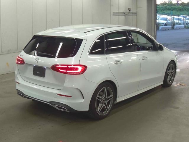 2020 Mercedes-Benz B 180 AMGライン auction photo 3