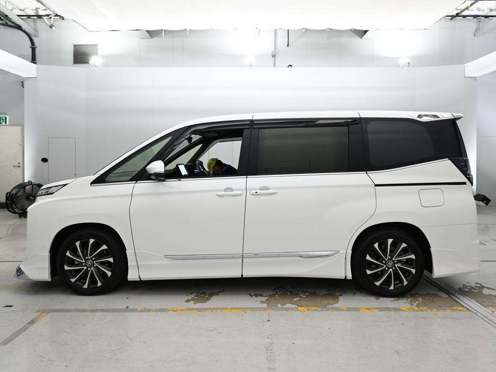 2023 Toyota Voxy ハイブリッドS-Z auction photo 4