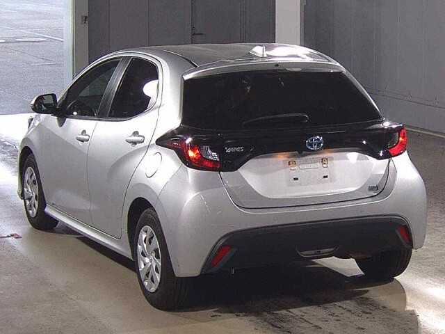 2021 Toyota Yaris Hybrid X auction photo 2