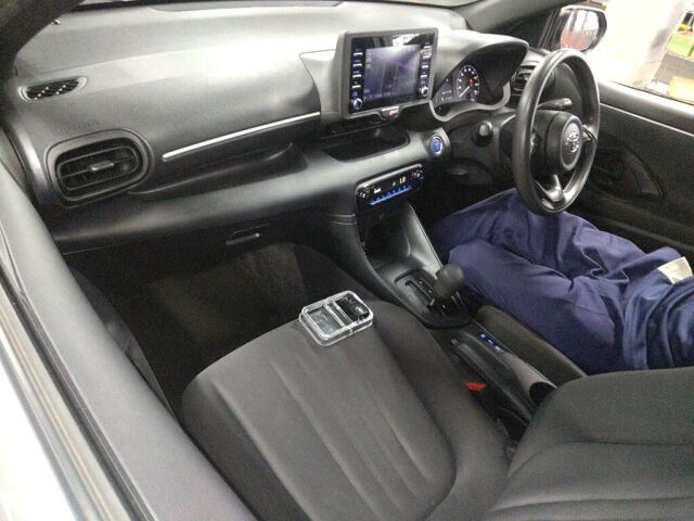 2021 Toyota Yaris Hybrid X auction photo 3
