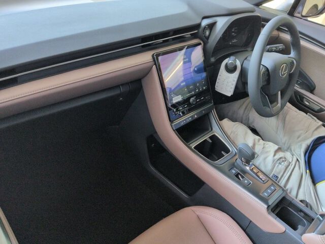 2026 Lexus LBX elegant auction photo 3