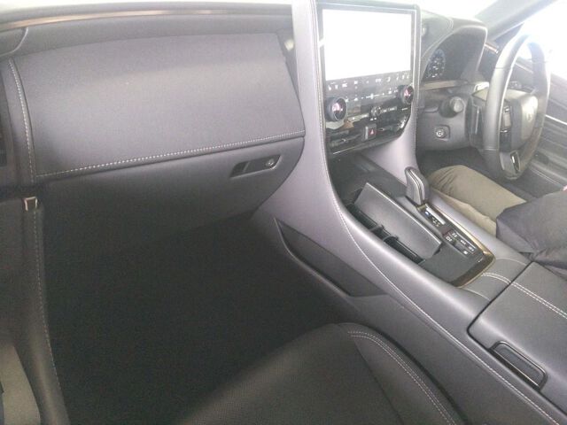 2025 Toyota Vellfire Z Premier auction photo 3