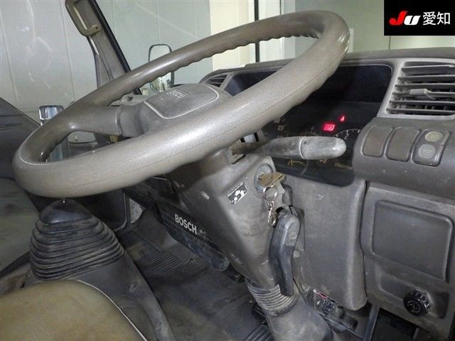 1997 Isuzu dump auction photo 5