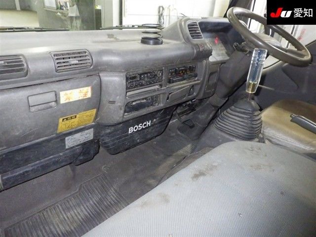1997 Isuzu dump auction photo 3