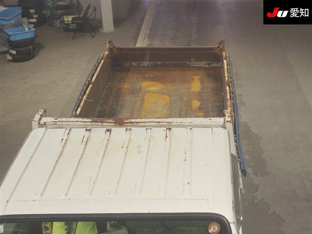 1997 Isuzu dump auction photo 9