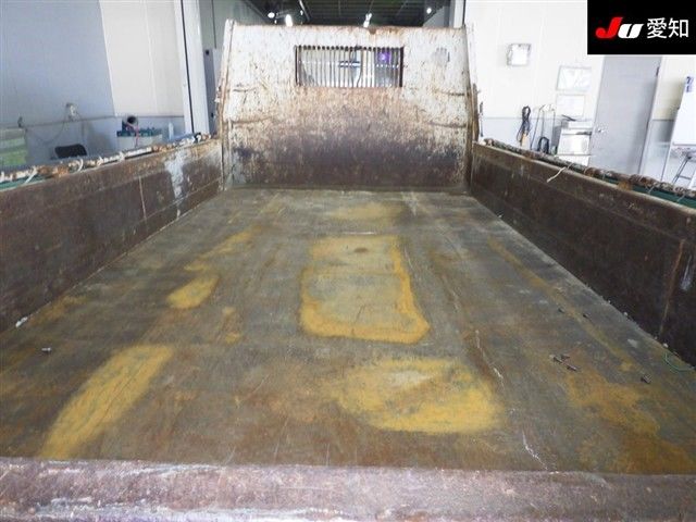 1997 Isuzu dump auction photo 4