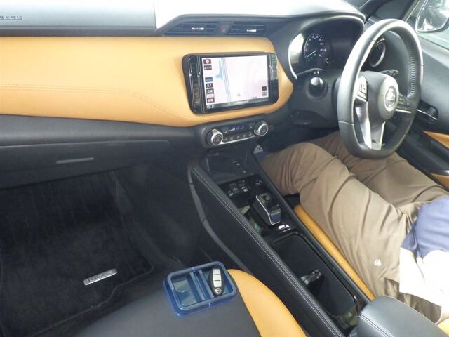 2023 Nissan Kicks X Two-Tone Interior Edition auction photo 3