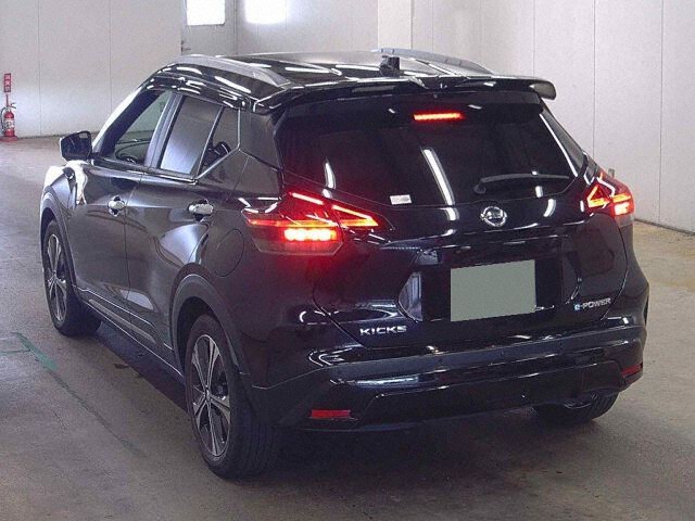 2023 Nissan Kicks X Two-Tone Interior Edition auction photo 2