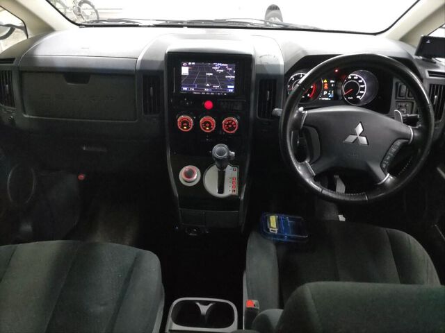 2015 Mitsubishi Delica D:5 Dパワーパッケージ 4WD auction photo 3