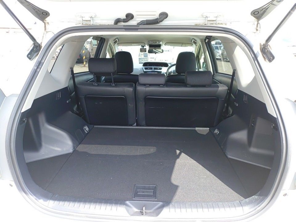2019 Toyota プリウス α auction photo 8