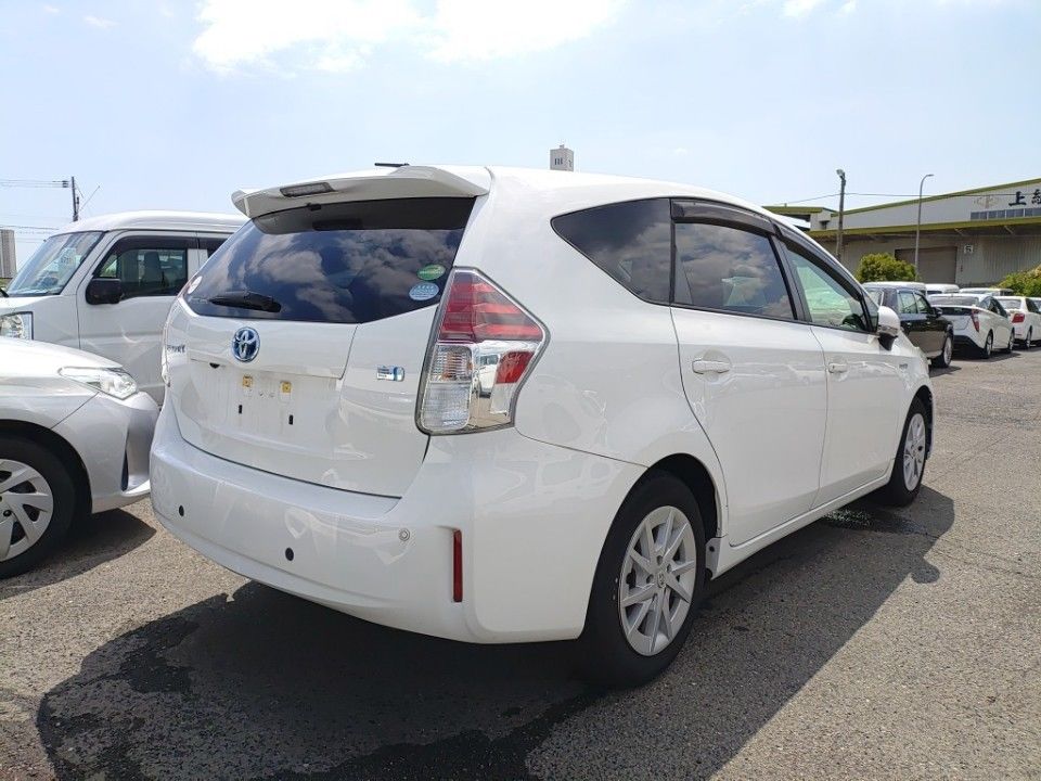 2019 Toyota プリウス α auction photo 2
