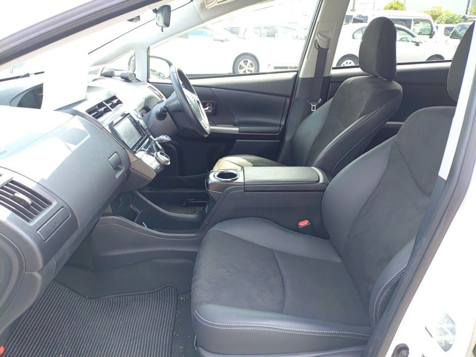 2019 Toyota プリウス α auction photo 16