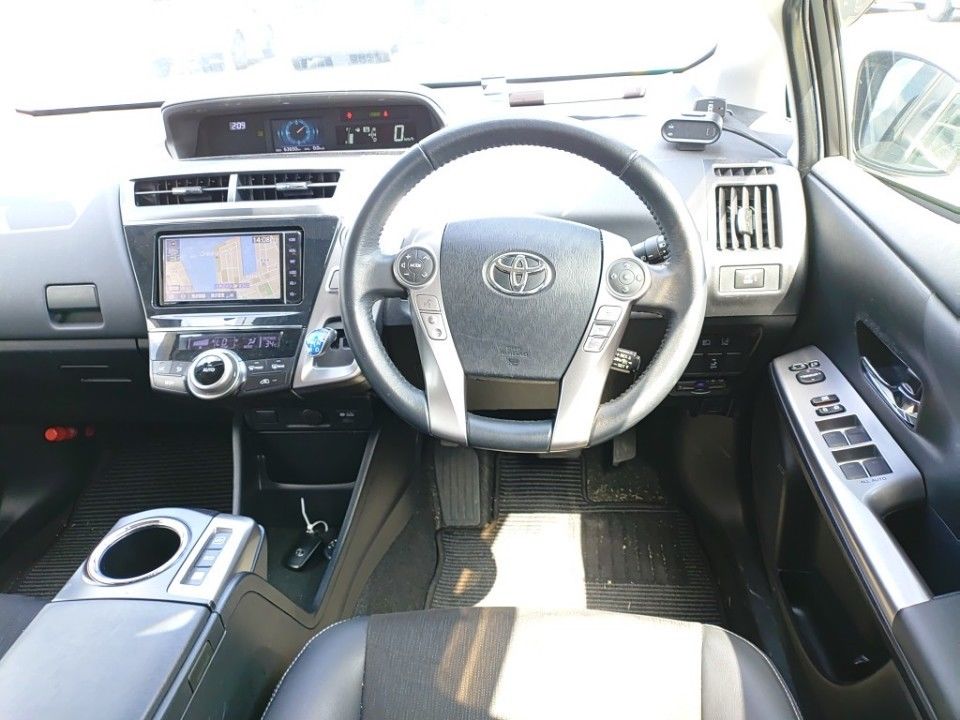 2019 Toyota プリウス α auction photo 3