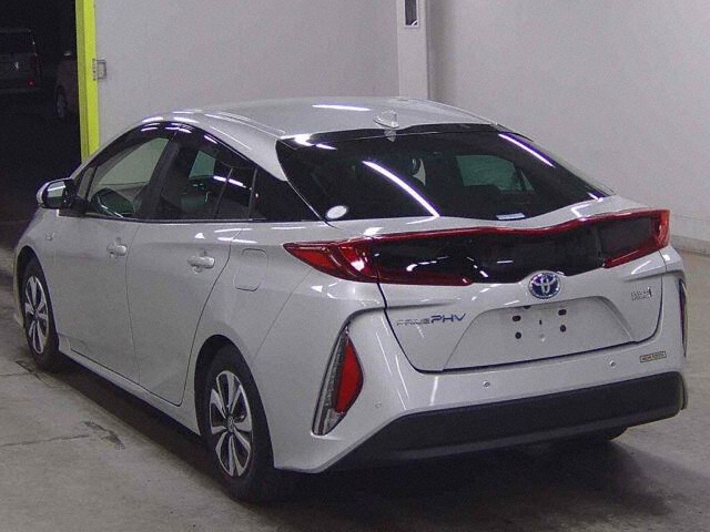2019 Toyota Prius PHEV S auction photo 2