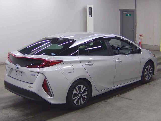 2019 Toyota Prius PHEV S auction photo 5