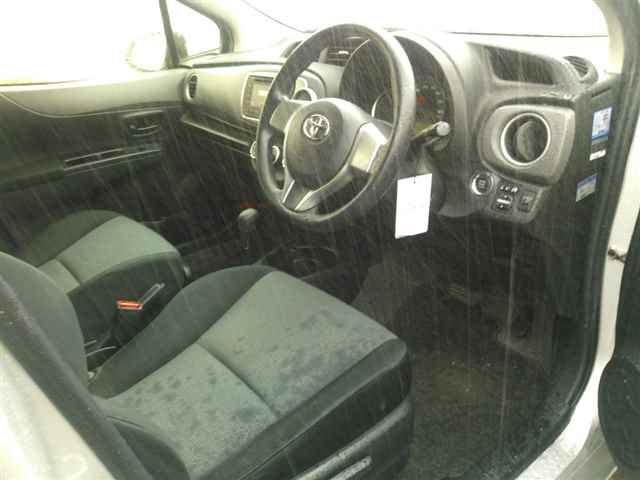 2014 Toyota Vitz F Smile Edition auction photo 3