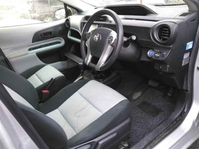 2012 Toyota Aqua S auction photo 3
