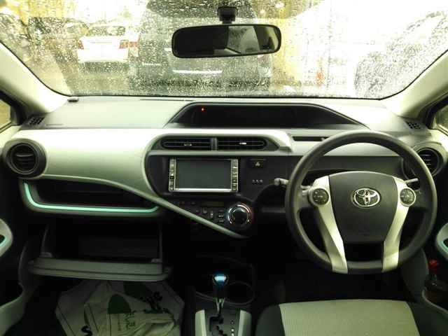 2012 Toyota Aqua S auction photo 8
