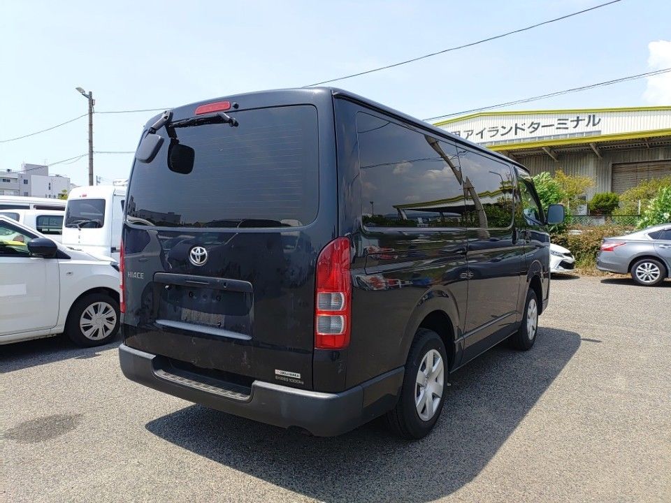 2020 Toyota Hiace auction photo 2