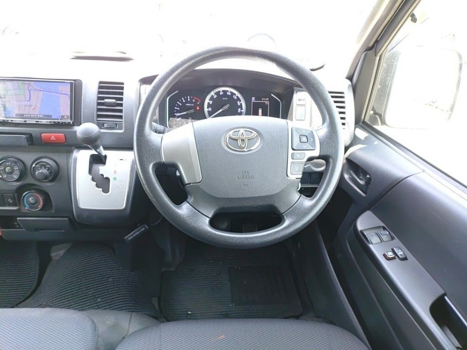 2020 Toyota Hiace auction photo 3