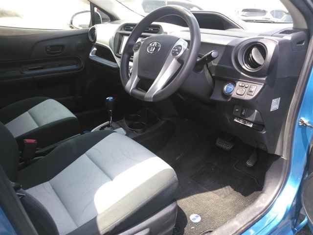 2014 Toyota Aqua S auction photo 3