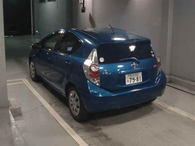 2014 Toyota Aqua S auction photo 2