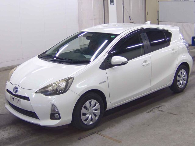 2013 Toyota Aqua S auction photo 4