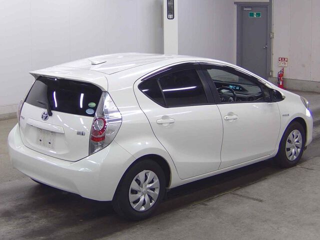 2013 Toyota Aqua S auction photo 5