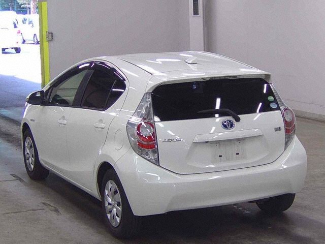 2013 Toyota Aqua S auction photo 2