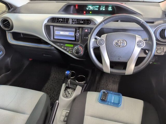 2013 Toyota Aqua S auction photo 3