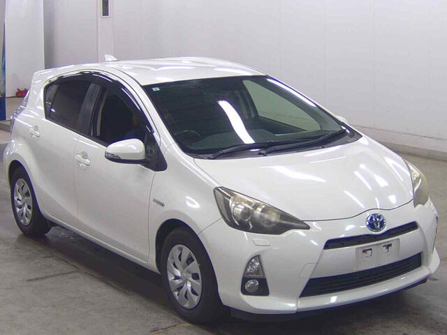 2013 Toyota Aqua S Japan auction vehicle
