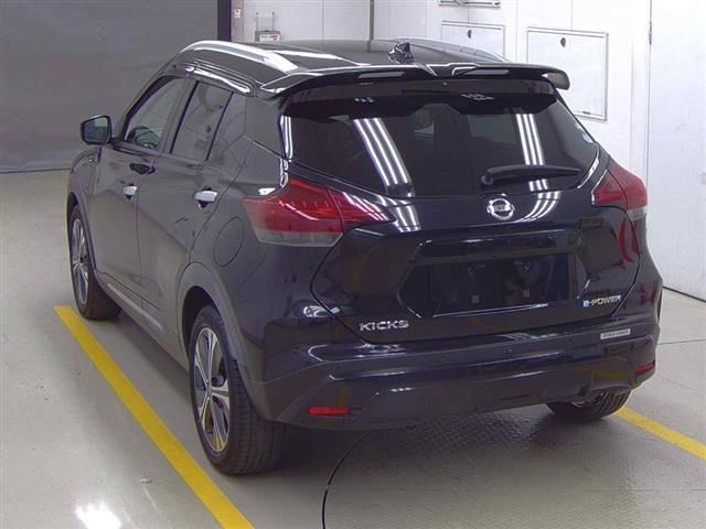 2021 Nissan Kicks X Two-Tone Intear Edition auction photo 2