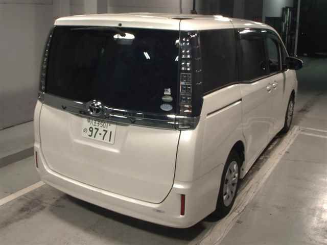 2017 Toyota Voxy X auction photo 5