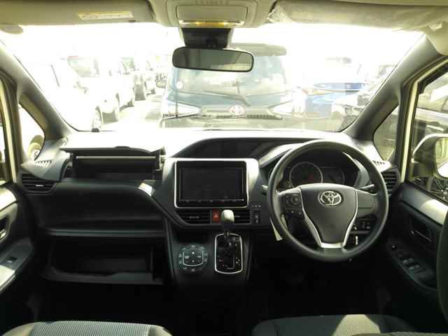 2017 Toyota Voxy X auction photo 8