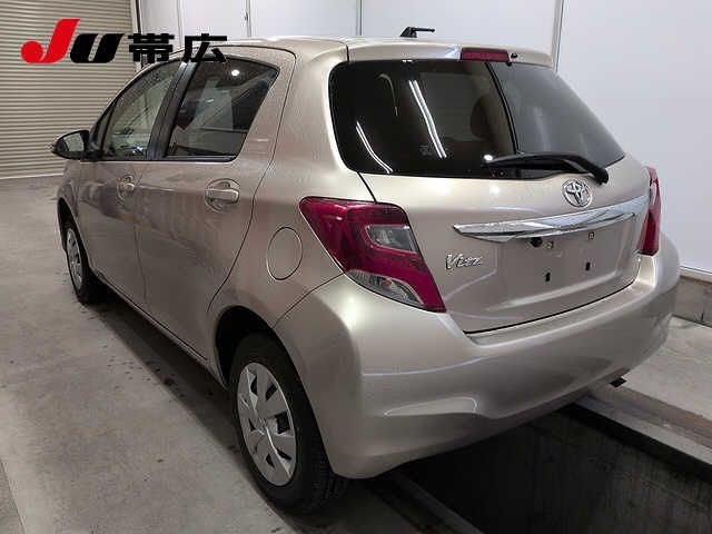 2016 Toyota Vitz 4WD F auction photo 5