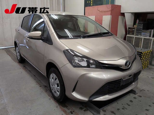 2016 Toyota Vitz 4WD F auction photo 4
