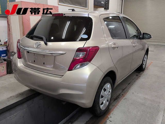 2016 Toyota Vitz 4WD F auction photo 2