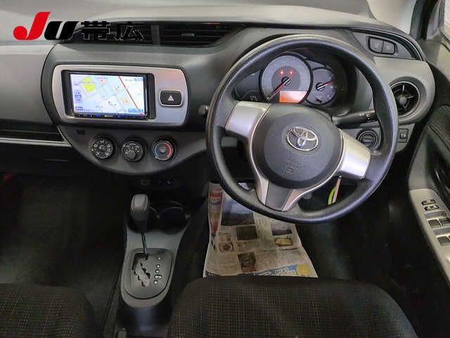 2016 Toyota Vitz 4WD F auction photo 3