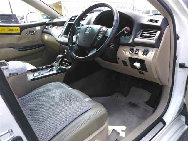 2009 Toyota Crown ロイヤルサルーン auction photo 3