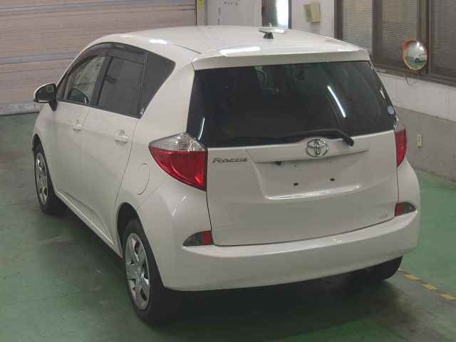 2013 Toyota Ractis 4WD G auction photo 2